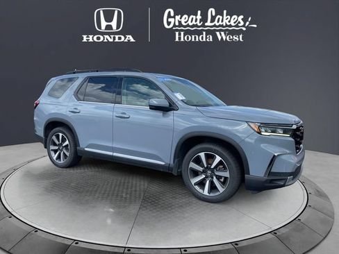 Certified 2023 Honda Pilot Touring image 7