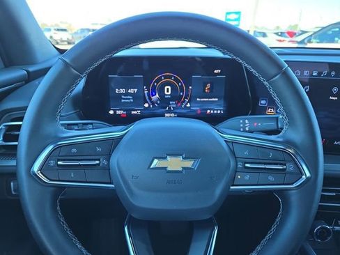 Used 2025 Chevrolet Traverse LT image 22