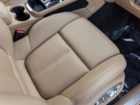 Certified 2023 Porsche Macan S image 49