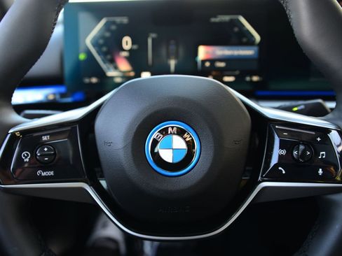 Used 2024 BMW i5 eDrive40i w/ Premium Package image 15