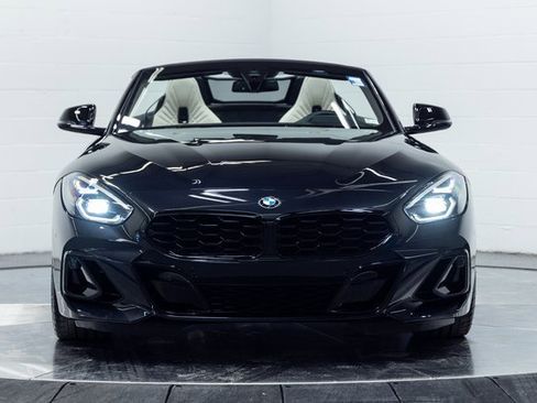 Used 2024 BMW Z4 M40i w/ Premium Package image 5