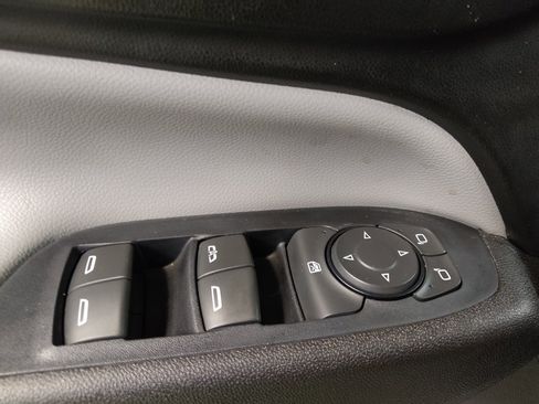 Used 2019 Chevrolet Equinox LS image 27