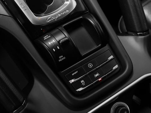 Certified 2018 Porsche Cayenne Platinum Edition image 35