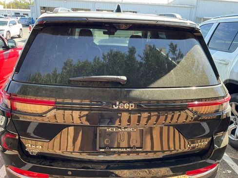 Used 2023 Jeep Grand Cherokee Limited w/ Luxury Tech Group II image 5