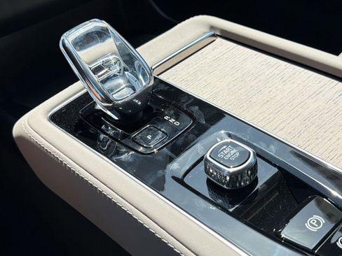 New 2026 Volvo XC90 B5 Core w/ Protection Package image 18