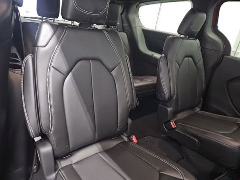 New 2026 Chrysler Pacifica Select w/ S Appearance Package image 16