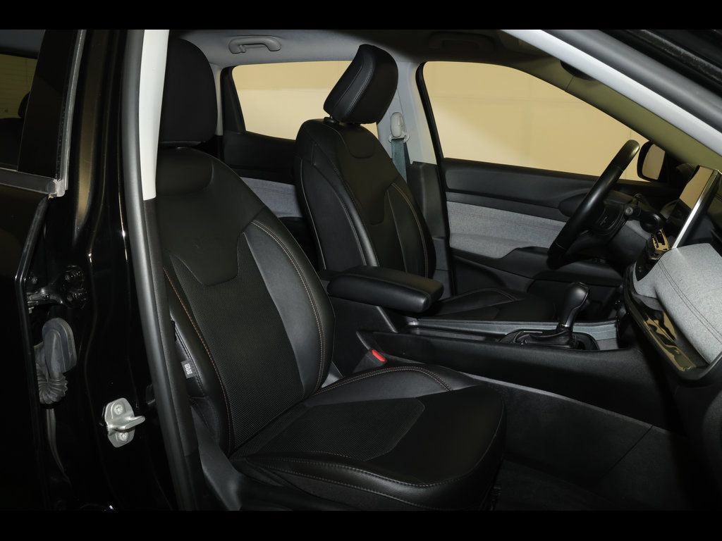 Used 2022 Jeep Compass Latitude AWD/4WD image 29