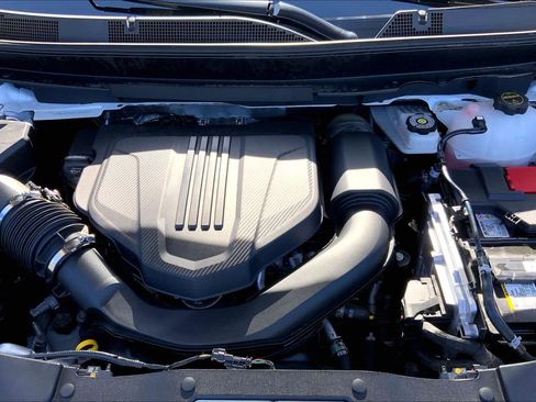 Certified 2025 Chevrolet Traverse LT FWD image 32