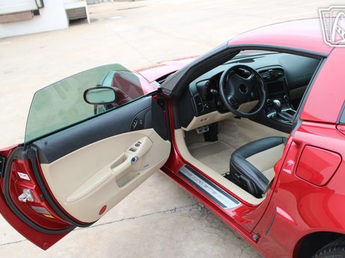 Used 2012 Chevrolet Corvette Grand Sport w/ 3LT Preferred Equipment Group RWD image 6