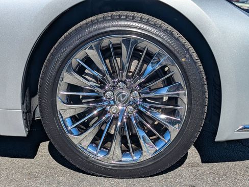 Used 2022 Lexus LS 500 w/ Accessory Package (Z2) image 29