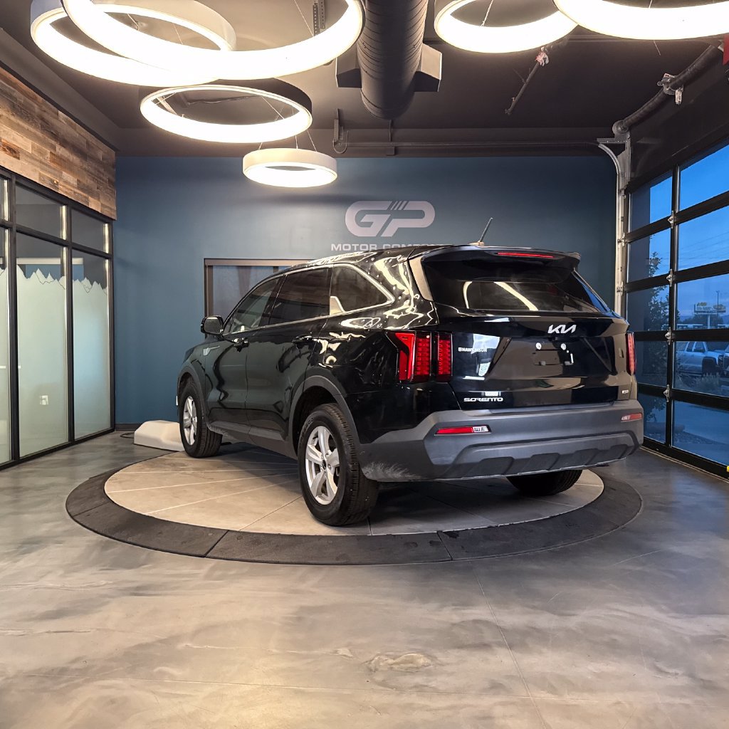 Used 2023 Kia Sorento LX AWD/4WD image 5