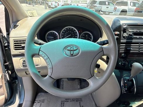 Used 2005 Toyota Sienna LE FWD image 23