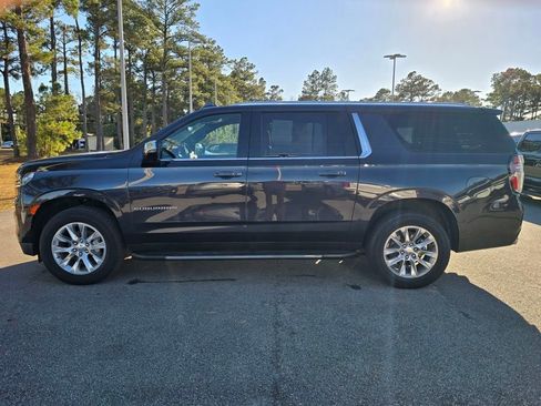 Used 2023 Chevrolet Suburban Premier image 2