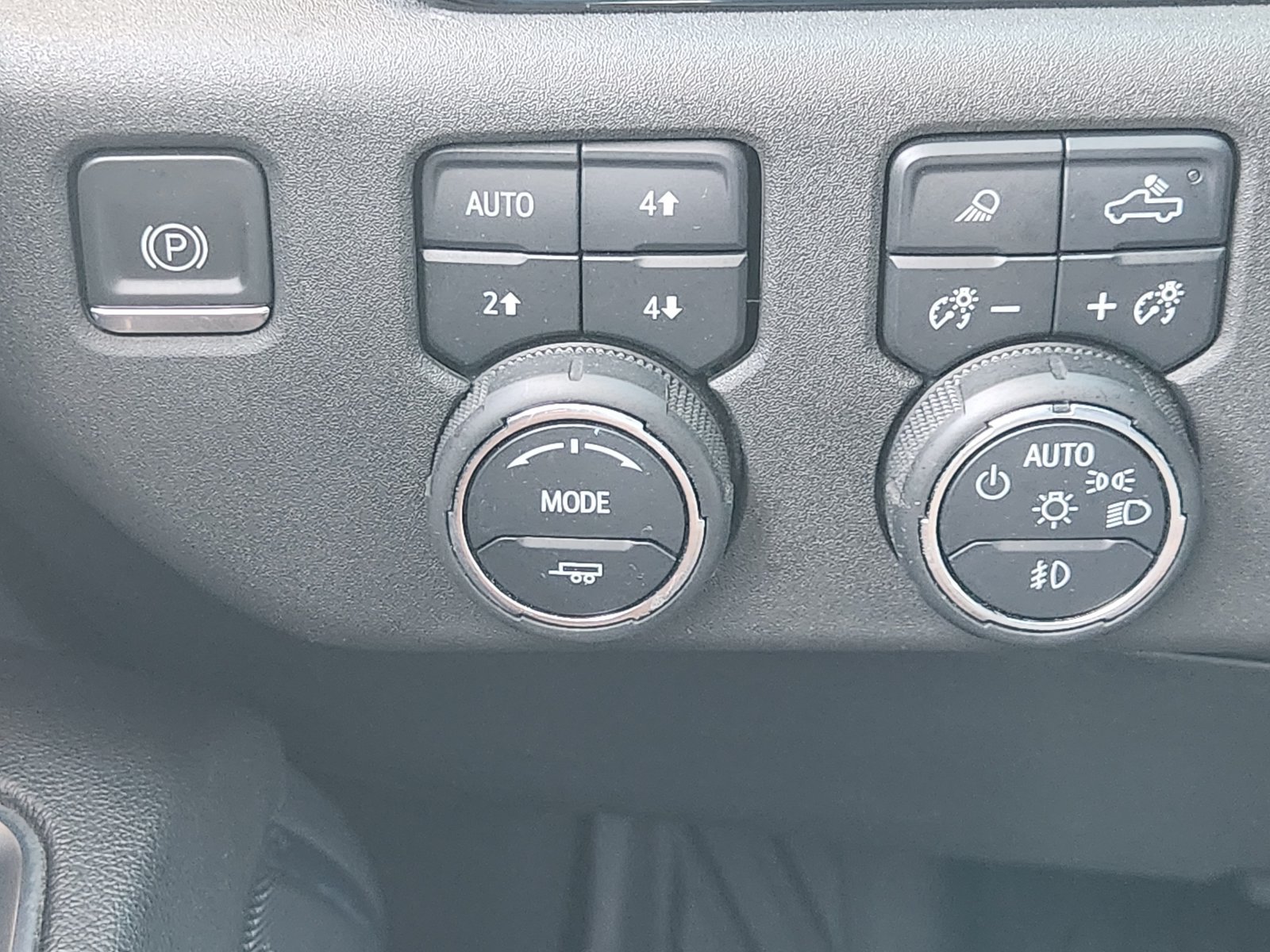 Certified 2023 Chevrolet Silverado 1500 LTZ AWD/4WD image 24