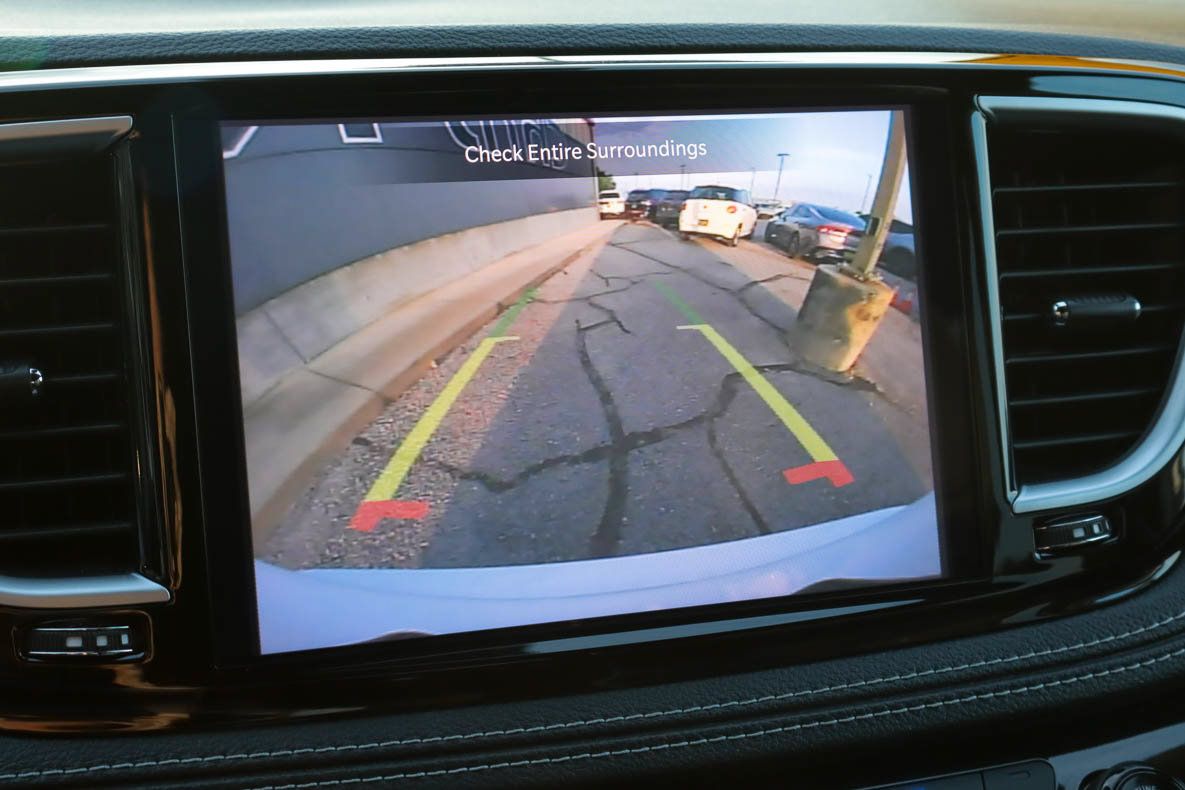Used 2025 Chrysler Pacifica Limited FWD image 12