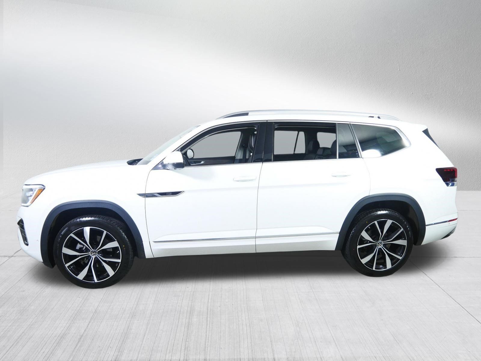 Used 2024 Volkswagen Atlas SEL Premium R-Line AWD/4WD image 4