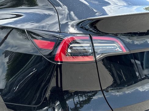 Used 2025 Tesla Model Y Performance AWD/4WD image 15