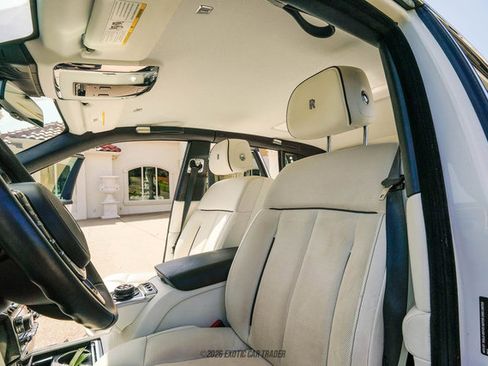 Used 2020 Rolls-Royce Phantom Sedan RWD image 45