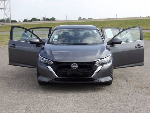 Used 2025 Nissan Sentra SV FWD image 25