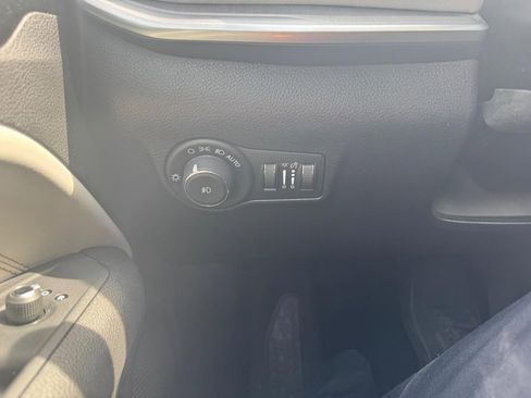 Used 2025 Jeep Compass Limited image 26