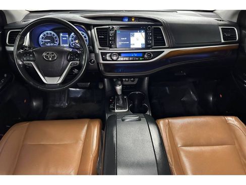 Used 2018 Toyota Highlander Limited image 25