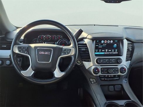 Used 2018 GMC Yukon SLT w/ Premium Edition image 4
