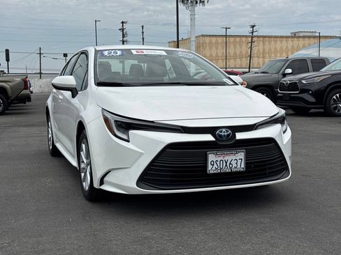 Certified 2025 Toyota Corolla LE w/ LE Premium Package FWD image 3