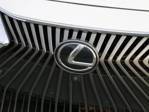 Used 2019 Lexus ES 350 Ultra Luxury image 12