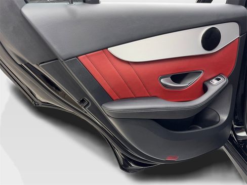 Used 2022 Mercedes-Benz GLC 300 w/ AMG Line image 33