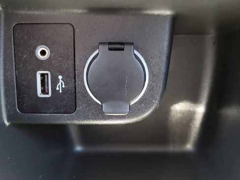 Used 2019 Nissan Kicks SV FWD image 35