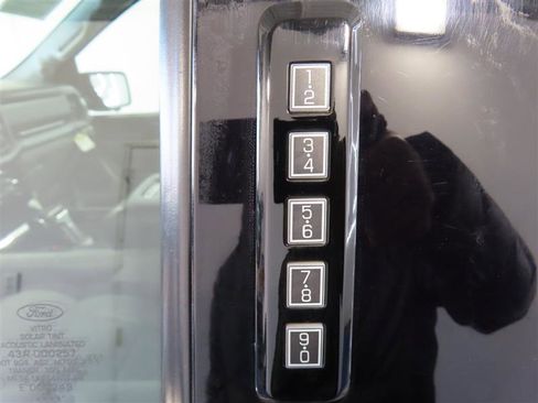 Used 2021 Ford F150 Limited image 7