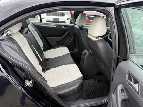 Used 2016 Volkswagen Jetta Sport FWD image 11