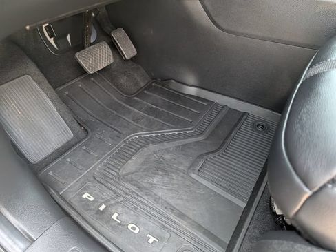 Used 2025 Honda Pilot EX-L image 40