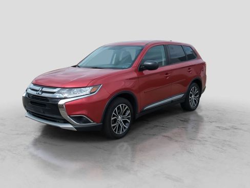 Used 2018 Mitsubishi Outlander ES AWD/4WD image 3
