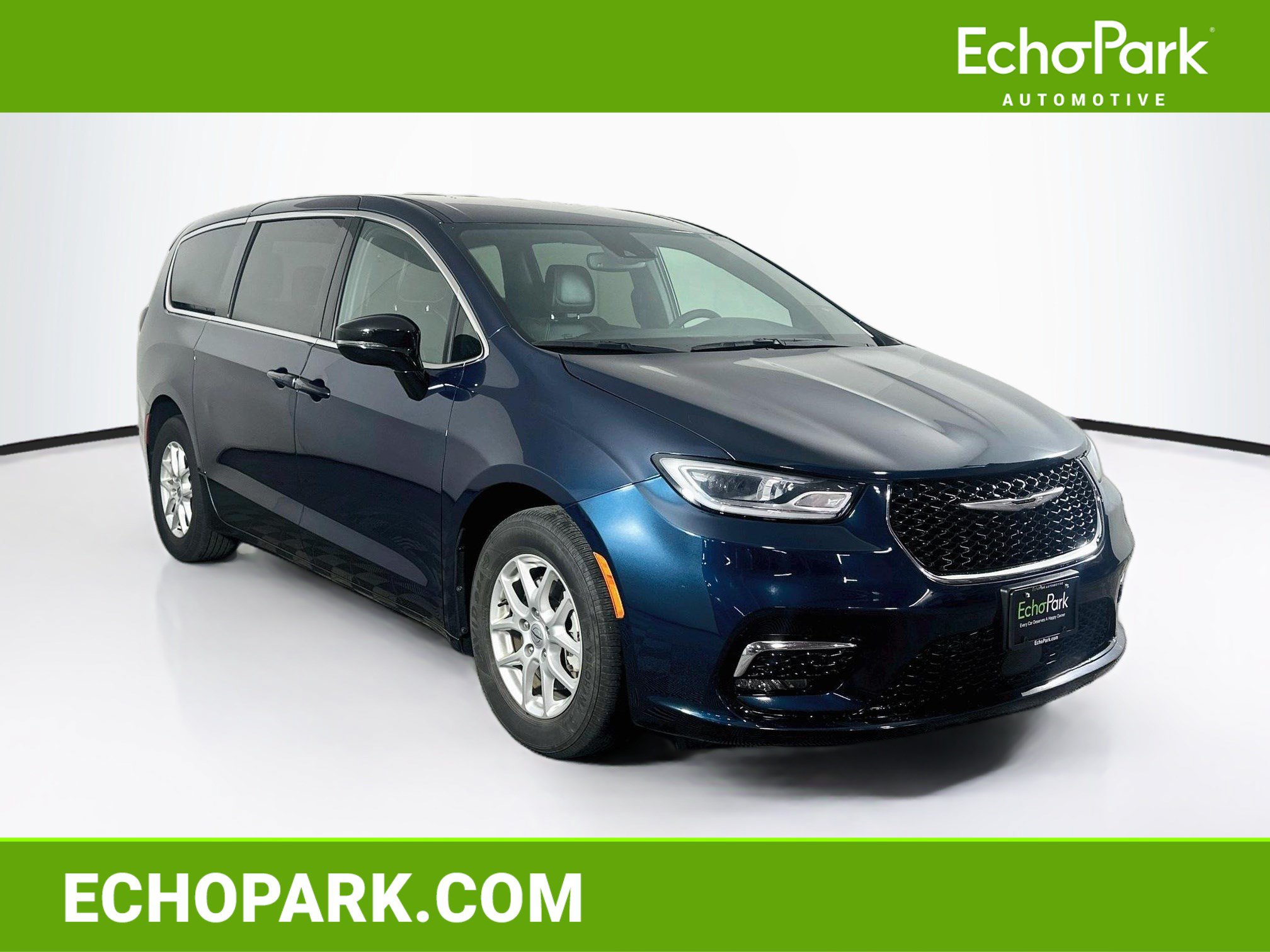 Used 2025 Chrysler Pacifica Select FWD image 1