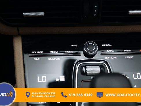 Used 2022 Porsche Cayenne Platinum Edition image 27