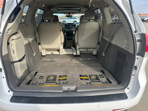 Used 2013 Toyota Sienna XLE w/ Entertainment Pkg image 23