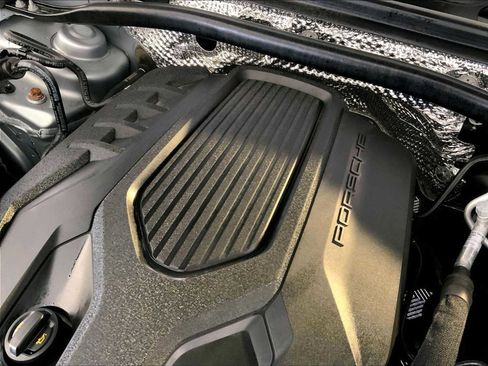 Certified 2023 Porsche Macan image 33