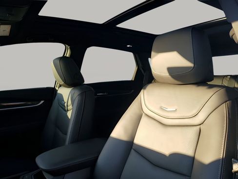 Certified 2025 Cadillac XT5 Sportv w/ Technology Package image 31