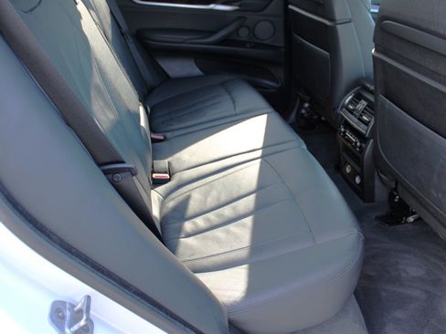 Used 2015 BMW X5 xDrive35d image 19