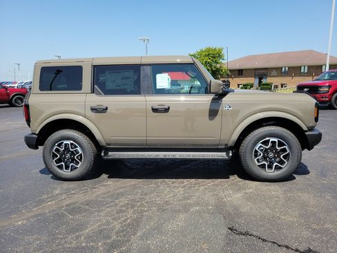 New 2026 Ford Bronco Outer Banks AWD/4WD image 3