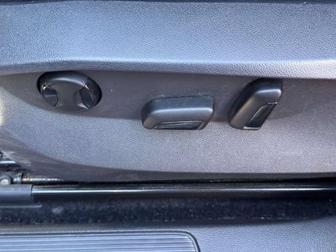 Used 2022 Volkswagen Taos SE FWD image 19
