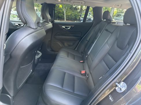 Certified 2025 Volvo V60 B5 Cross Country Plus AWD/4WD image 32