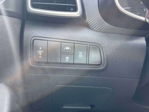 Used 2019 Hyundai Tucson SE image 18