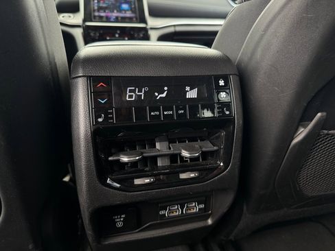 Used 2022 Jeep Grand Cherokee L Limited image 15