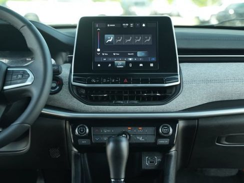 Used 2025 Jeep Compass Latitude AWD/4WD image 29