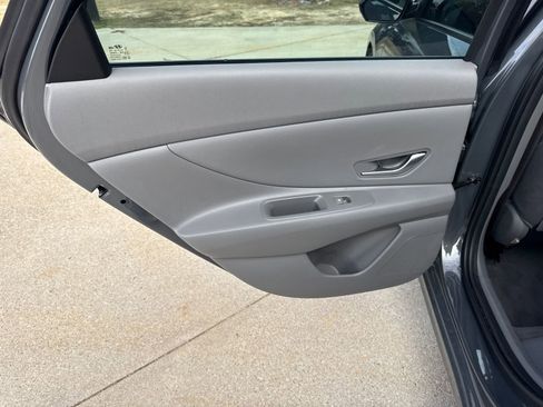 Certified 2025 Hyundai Elantra Sport image 21