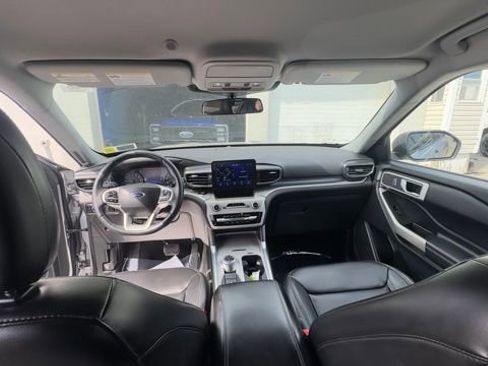 Certified 2022 Ford Explorer XLT w/ Equipment Group 202A image 20