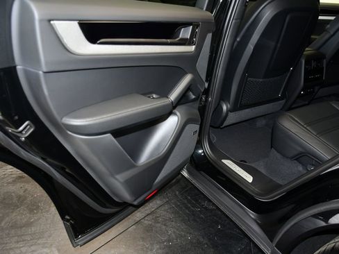 New 2026 Porsche Cayenne Coupe AWD/4WD image 19