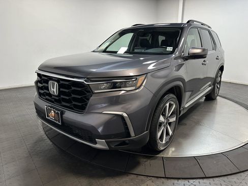 Certified 2024 Honda Pilot Touring image 6